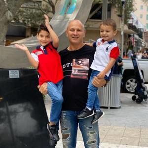 Meet your Posher, Fadi